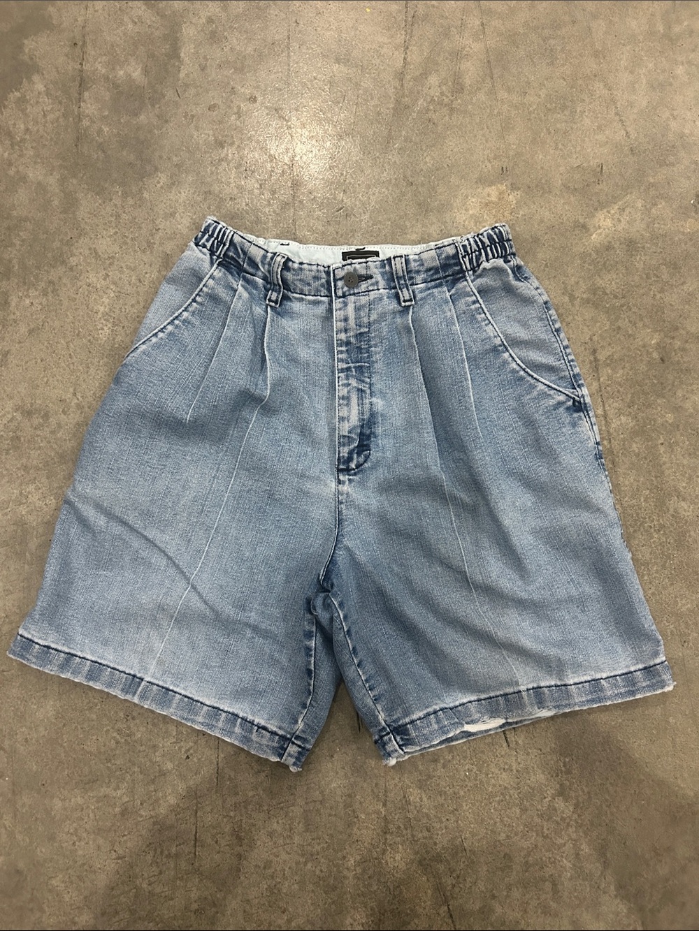 Vintage Lee Women’s 10 M High Rise Pleated Denim Bermuda Shorts Light Wash Jorts